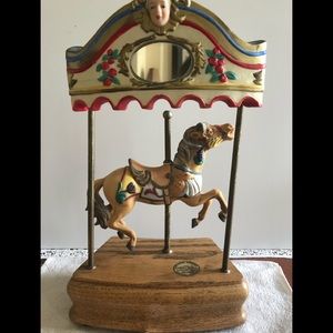 Tobin FRALEY Carousel horse music box